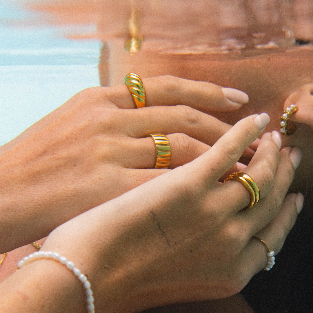 Anillo llamativo