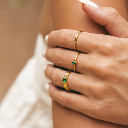 Anillo de esmeralda grueso