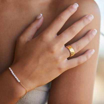 Anillo llamativo
