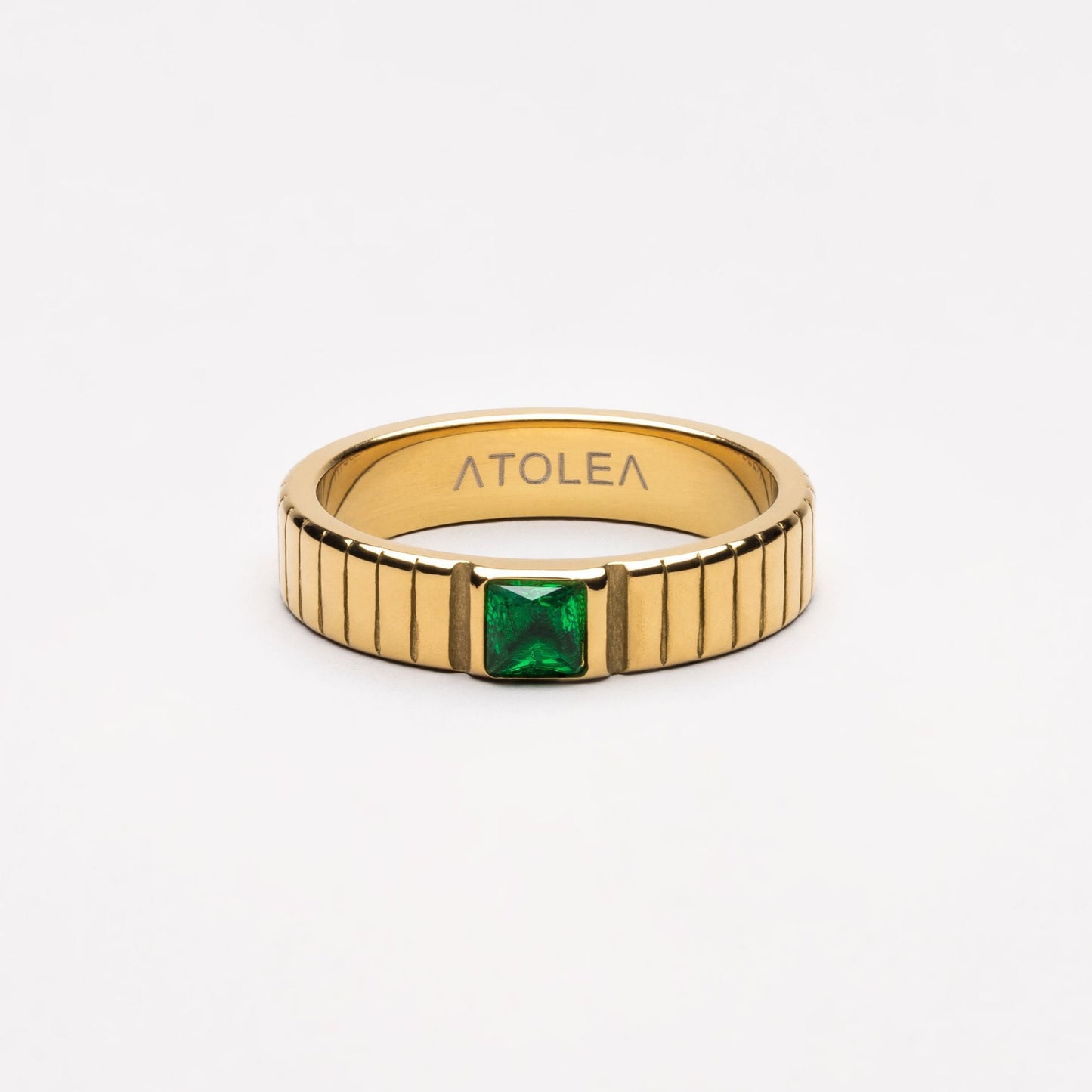 Anillo de esmeralda grueso
