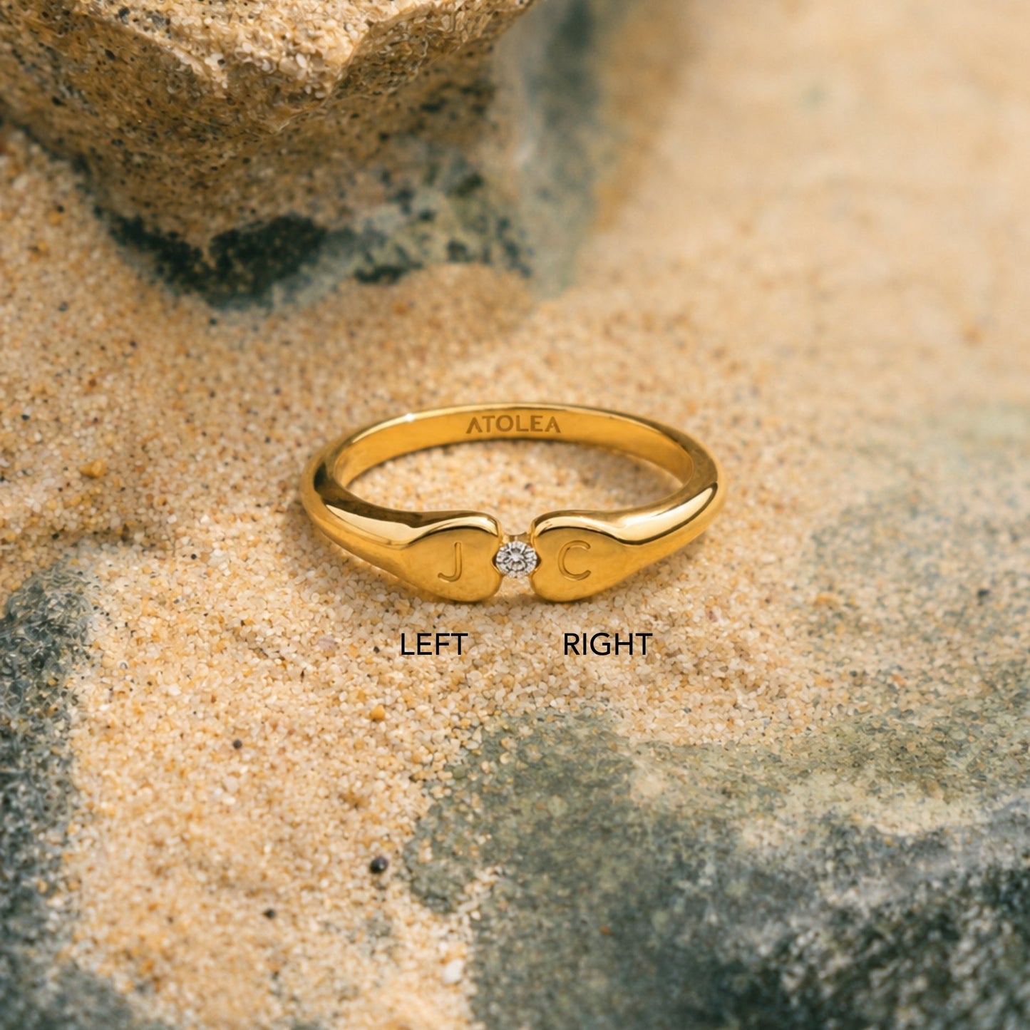 Anillo de cristal con dos iniciales