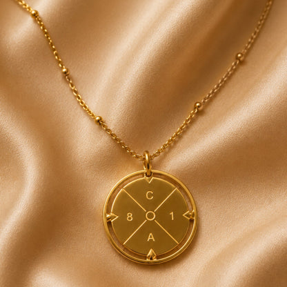 Collar con brújula