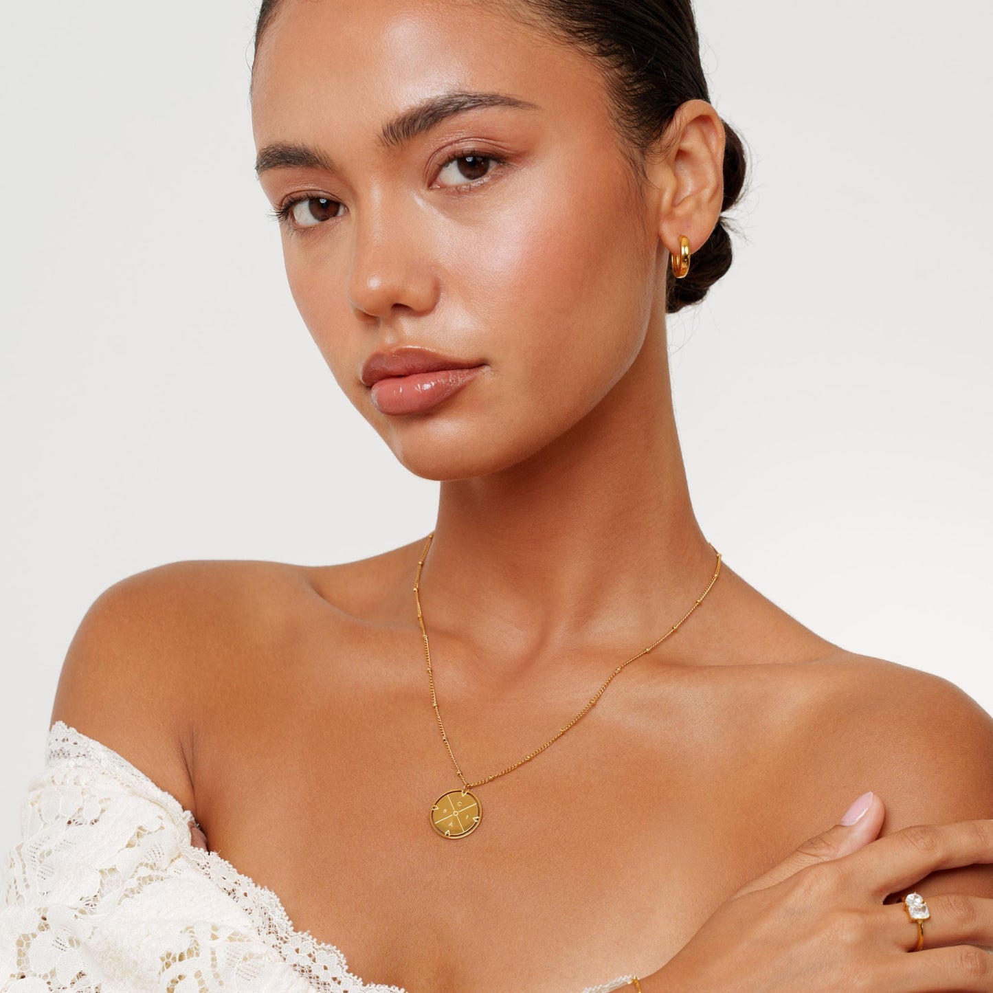 Collar con brújula