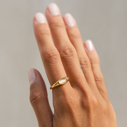 Anillo de piedra lunar