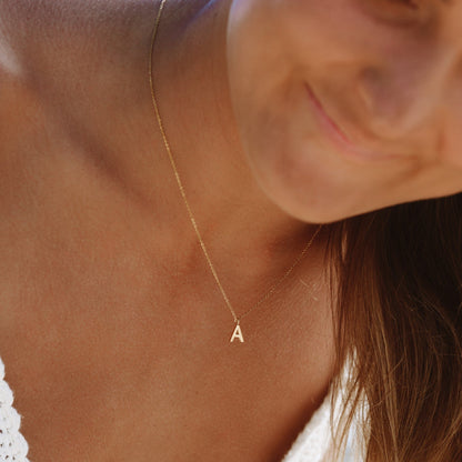 Collar con inicial