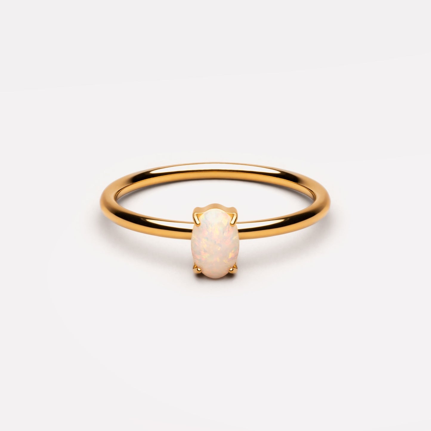 Anillo de ópalo ovalado