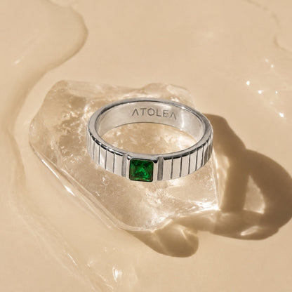 Anillo de esmeralda grueso