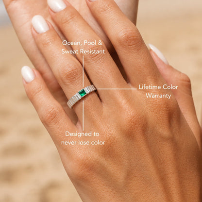 Anillo de esmeralda grueso
