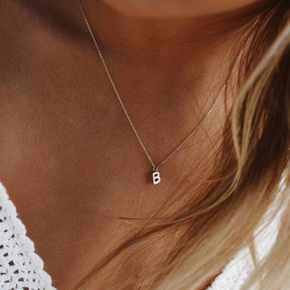 Collar con inicial