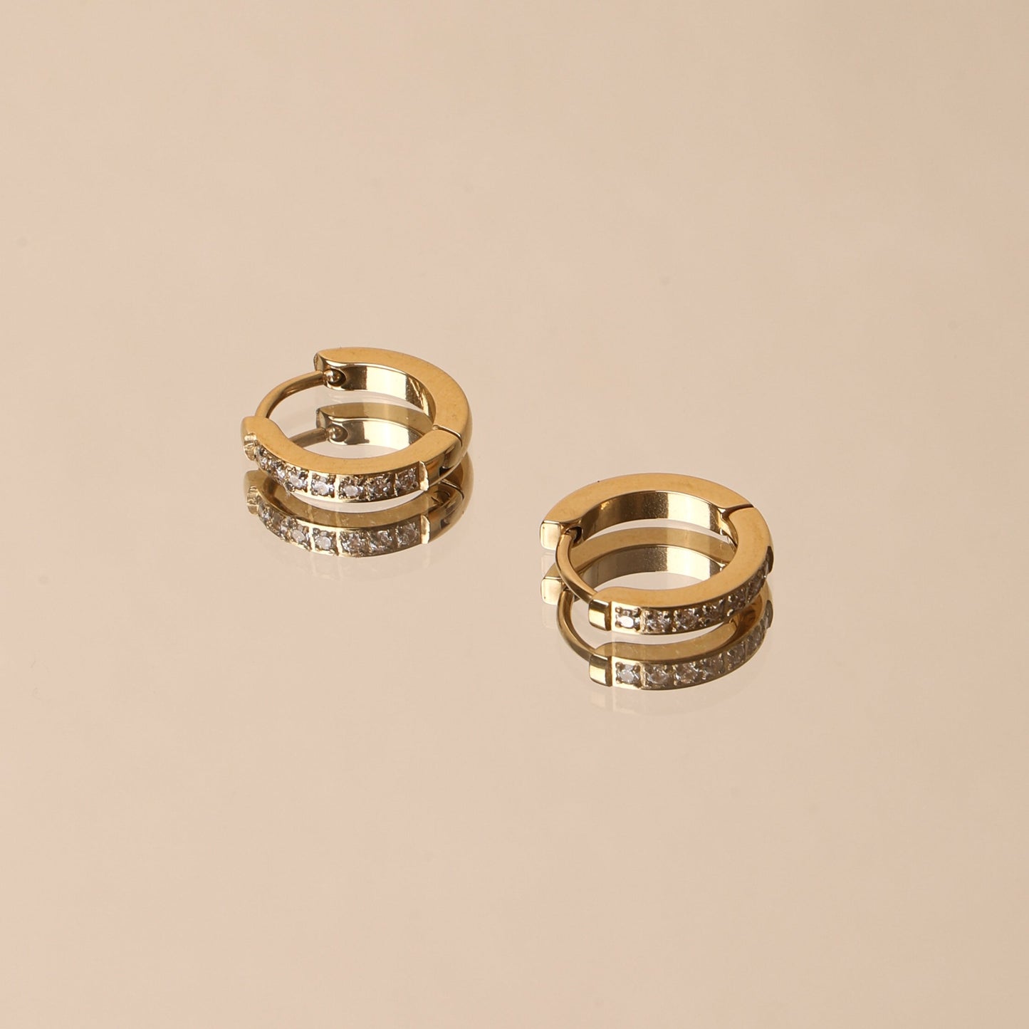 Pendientes pequeños de aro de oro