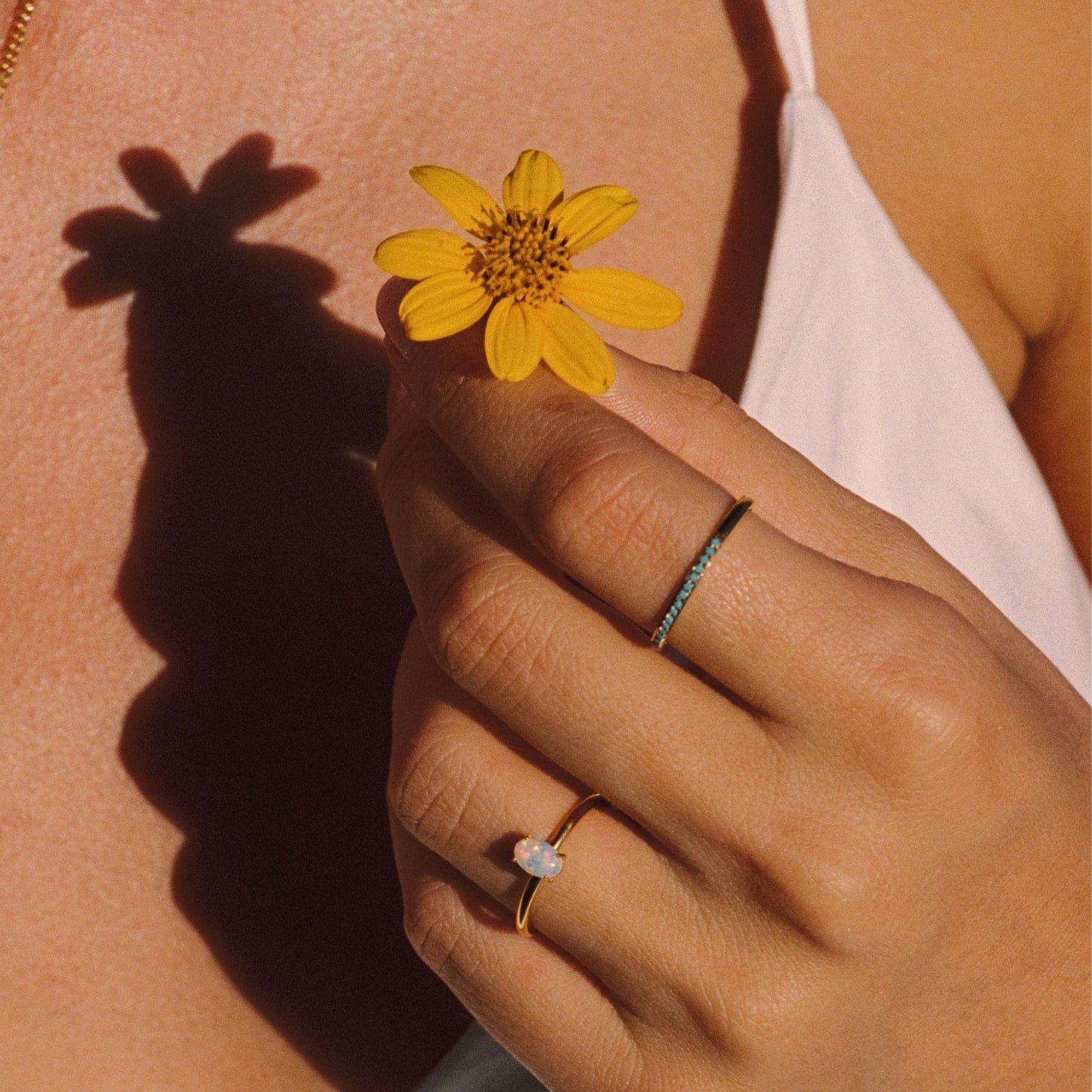 Anillo fino de turquesa