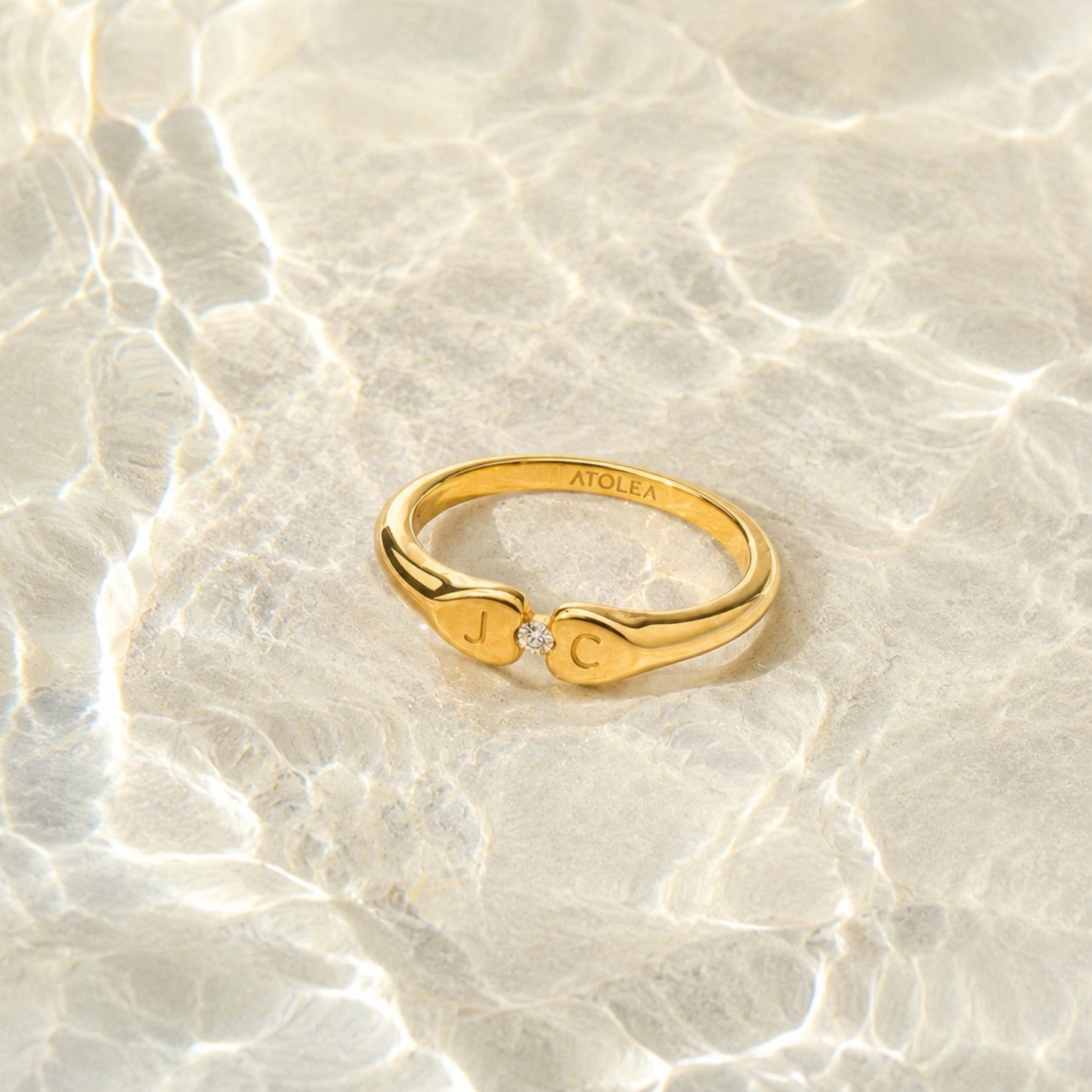 Anillo de cristal con dos iniciales