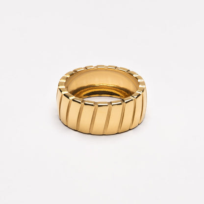 Anillo llamativo